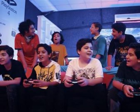 گزارش تسنیم از دهه هشتادیترین نماهنگ سال/ "کی گفته عاشقی برا قدیمه؟"طوفان به پا کرد