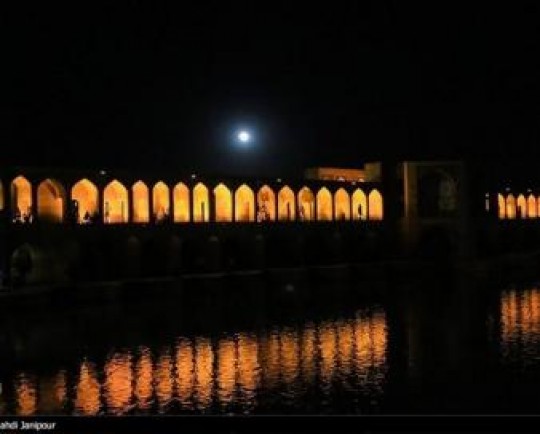 پل خواجو از لحاظ استحکامبخشی وضعیت به سامانی ندارد