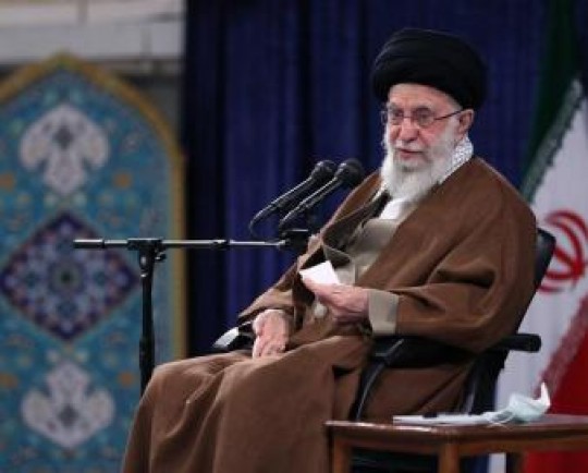 سخنرانی امام خامنهای در جمع بسیجیان آغاز شد