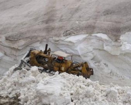 بارش یک متری برف در دنا / جاده سیسخت ـ پادنا مسدود شد