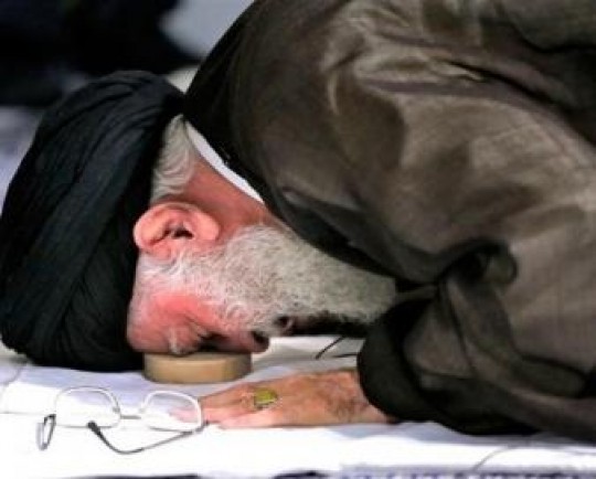 در شرایط گم شدن مُهر در حین نماز و ایجاد مانع بین پیشانی و مُهر چه کنیم؟