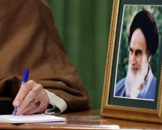 استفتاء از امام خامنهای درباره «امتیاز خودروی واگذار شده»