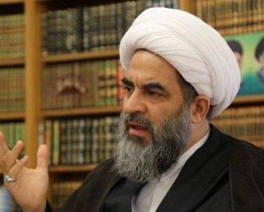 هدف دشمن قداستزدایی است و میخواهند از خدا و دین و کتاب خدا قداستزدایی کنند