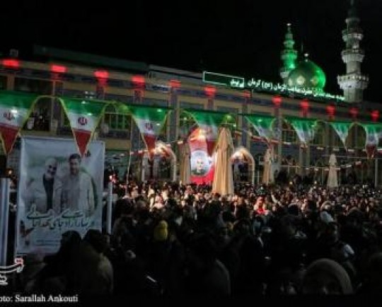 طنین بانگ الله اکبر از کنار مزار حاج قاسم