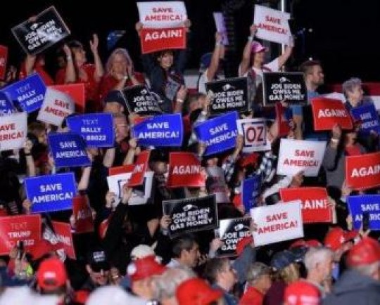 تجمع طرفداران/ فرماندار فلوریدا ترامپ را تحویل نمیدهیم