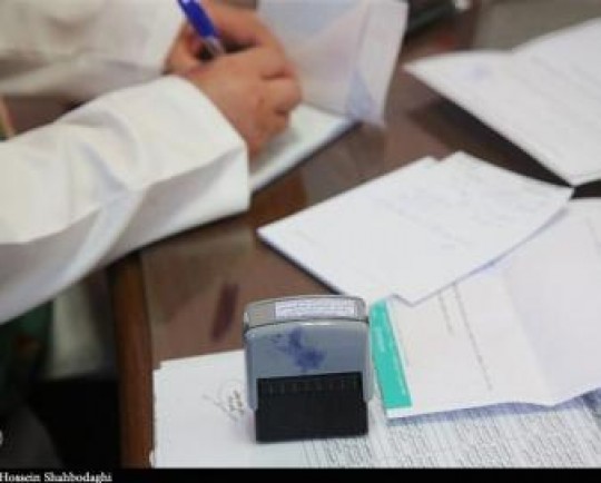 معرفی 120 پزشک زیرمیزیبگیر به مراجع قضایی/ روند کُند رسیدگی به تخلفات مالی پزشکان در تعزیرات