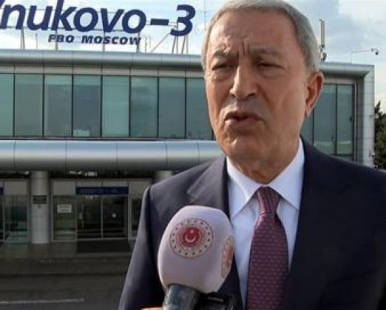 وزیر دفاع ترکیه: تصمیمی نمیگیریم که برادران سوری ما را در شرایط سخت قرار دهد