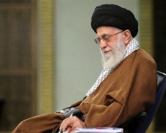 استفتاء از امام خامنهای؛ آیا جریمه تأخیر در پرداخت اقساط اشکال دارد؟