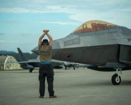 آمریکا به بهانه روسیه جنگنده «اف ۲۲» در سوریه مستقر میکند