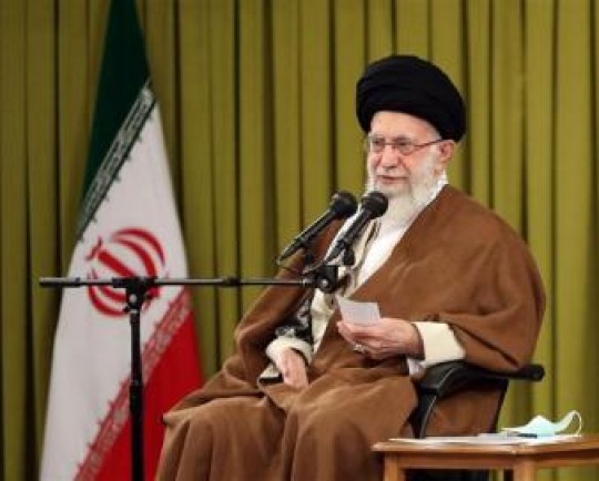 پاسخ امام خامنهای به نامه تولیدکنندگان نوشتافزار ایرانی