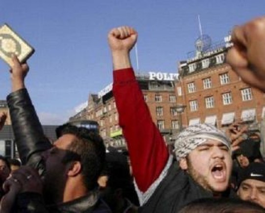 موج محکومیتهای جهانی علیه هتاکی به قرآن ادامه دارد