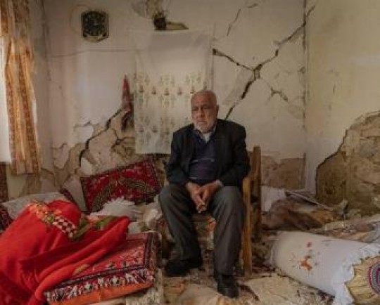 421 زلزلهزده سیسخت هنوز سقفی بالای سرندارند