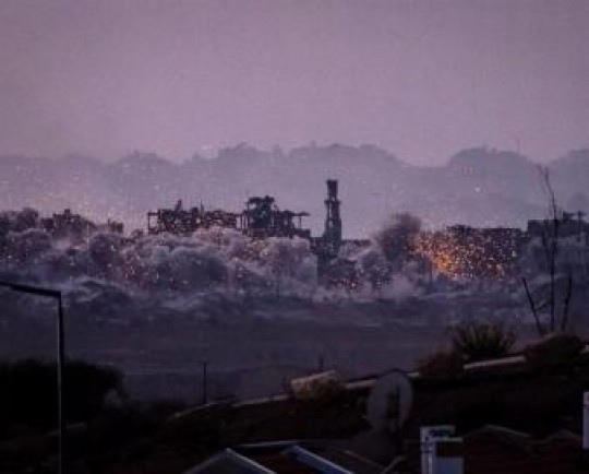 ادعای توافق بر سر آتشبس و ورود سوخت به غزه/ محاصره 8500 نفر در بیمارستان الشفا