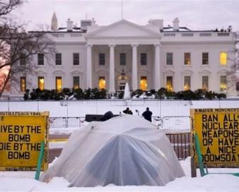 جمع آوری چادرهای معترضان به سلاحهای هستهای آمریکا پس از 44 سال